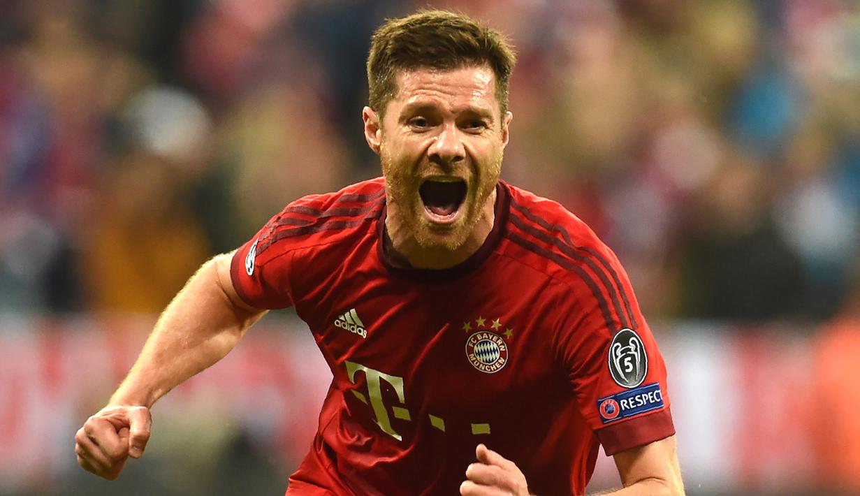 7. Xabi Alonso - Xabi adalah playmaker yang selalu bergerak dinamis pada setiap pertandingan. Legenda Liverpool tersebut selalu memainkan peran metronomik dan kreator di daerah lapangan tengah. (AFP/Cristof Stache)