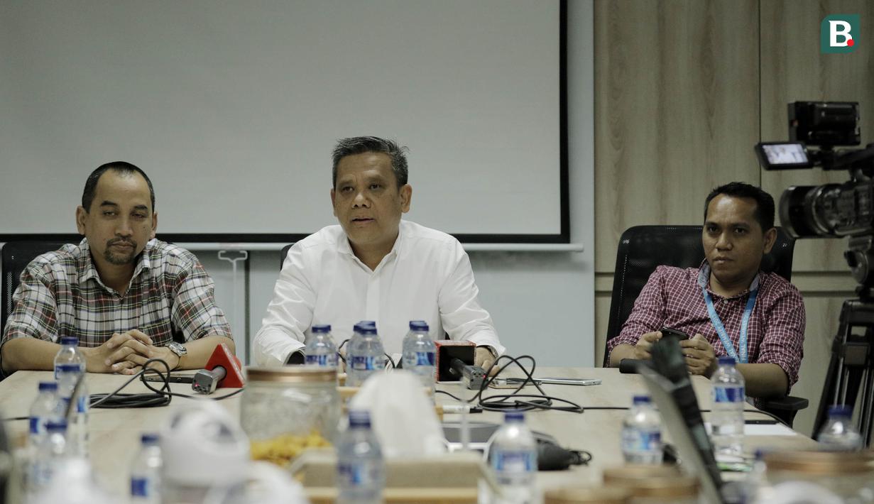 CEO PT Liga Indonesia Baru (LIB), Berlinton Siahaan, memberi keterangan saat jumpa pers di Kantor LIB, Jakarta, Selasa (6/3/2018). PT LIB telah melunasi sisa subsidi kepada 18 klub Liga 1 dengan total lebih dari Rp38 miliar. (Bola.com/M Iqbal Ichsan)