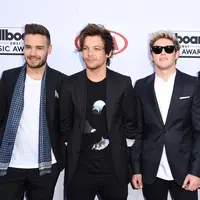 One Direction di Billboard Music Awards 2015 (headlineplanet.com)