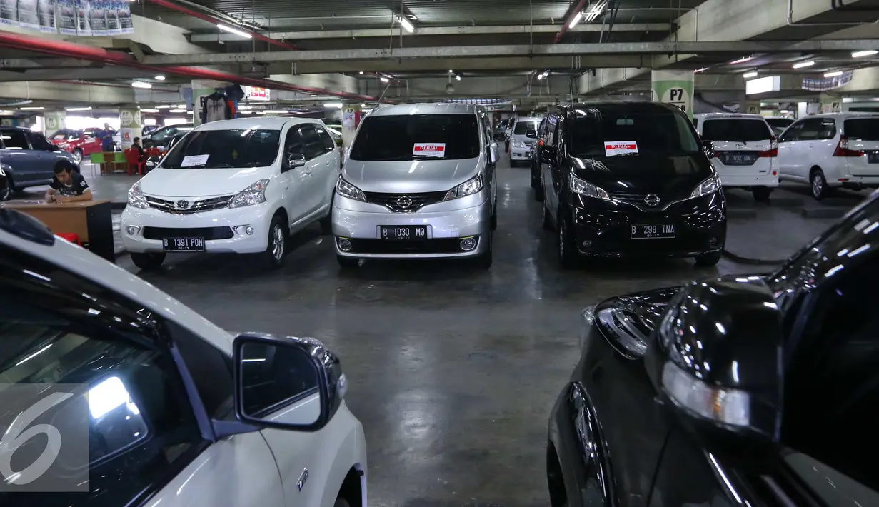 Penurunan penjualan mobil bekas diakui oleh pedagang karena banyaknya mobil baru dengan harga jual yang murah dan diskon besar, Jakarta, Kamis (6/10). (Liputan6.com/Angga Yuniar)