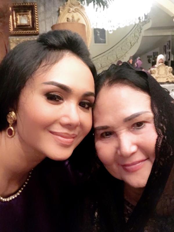 Yuni Shara dan Ibunda (Sumber: Instagram/yunishara36)