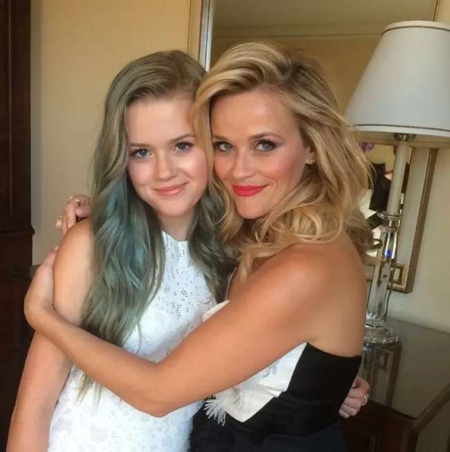 Reese Witherspoon dan Ava Elizabeth Phillippe. (via brightside.me)