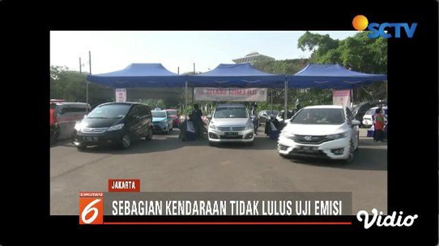 Pemprov DKI uji emisi gratis pada kendaraan yang melintas di kawasan silang Monas. Hal itu dilakukan untuk mengontrol dan mengurangi dampak polusi udara di ibu kota.