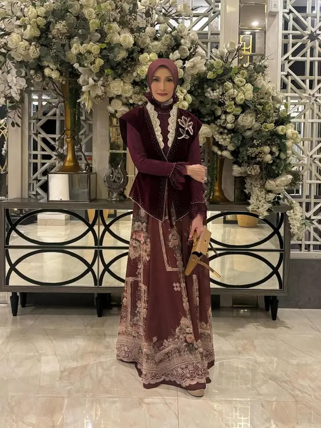 Model Dress Panjang Inneke Koesherawati (Foto: Instagram @innekekoes)