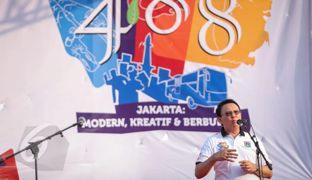 Gubernur DKI, Basuki Tjahaja Purnama berpidato saat membuka perayaan HUT Jakarta yang ke-488, di Taman Fatahillah, Jakarta, Minggu (31/5/2015). Tema peringatan HUT ke-488 yakni, Jakarta modern, kreatif, dan berbudaya. (Liputan6.com/Faizal Fanani)