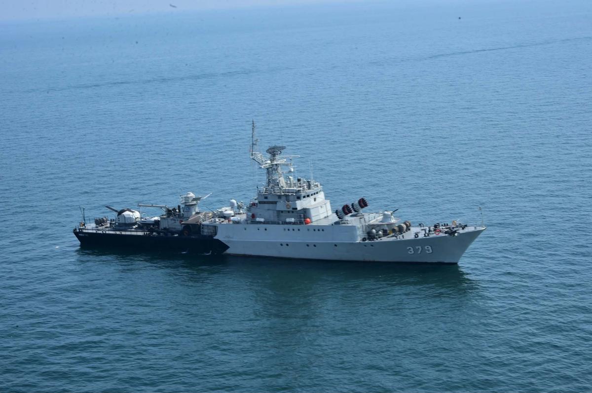 FOTO: TNI AL dan Pakistan Navy Gelar Latihan Tempur Bersama di Laut Jawa