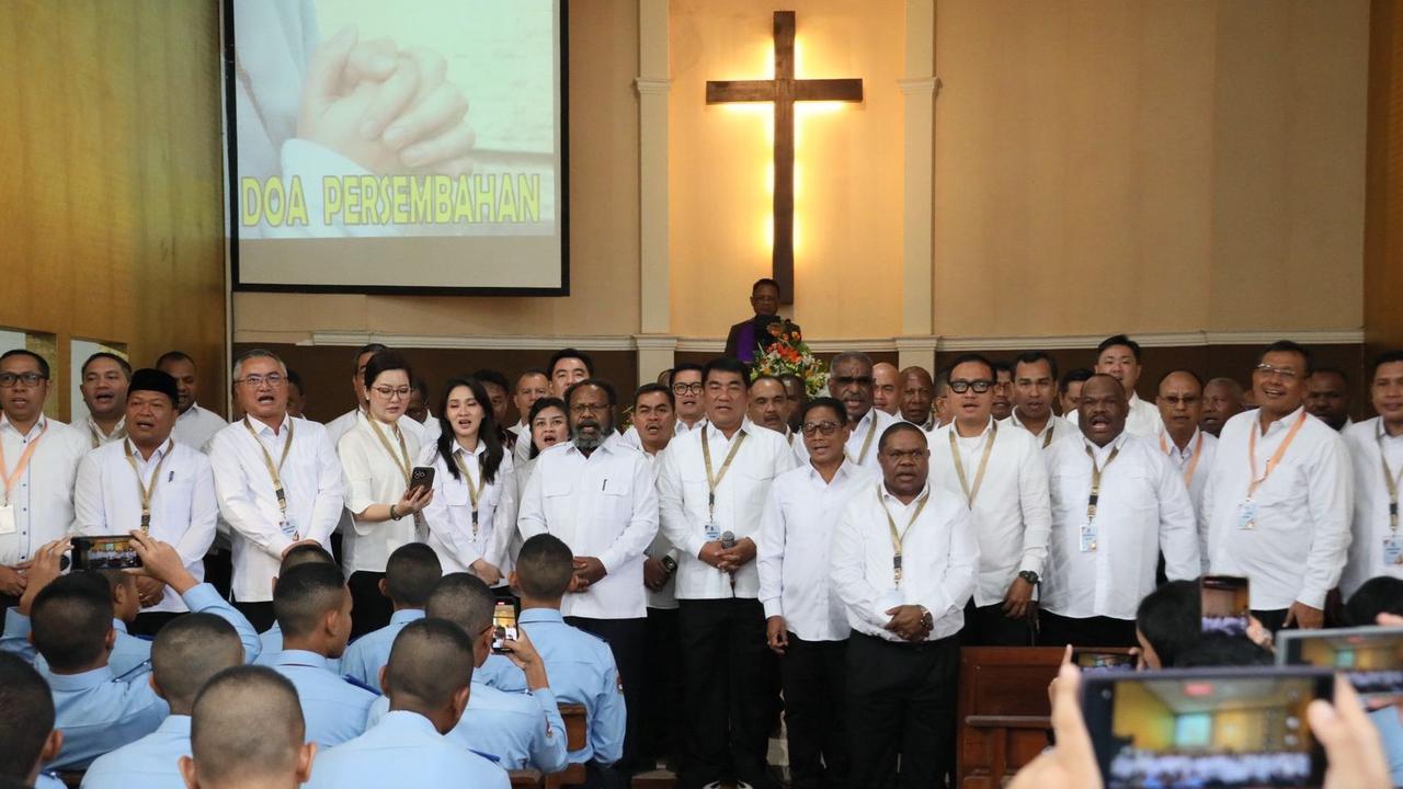 Hari Ketiga Retret Pembekalan, Kepala Daerah Khidmat Jalani Ibadah