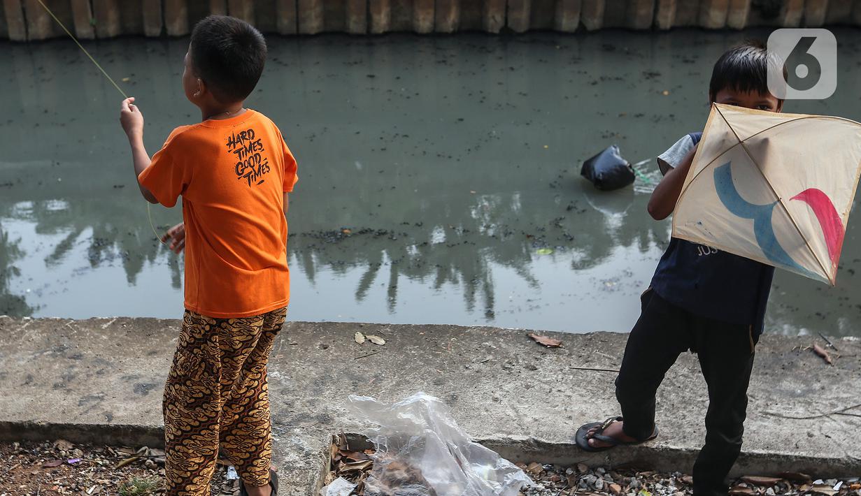 Masifnya pembangunan gedung-gedung bertingkat dan kian padatnya hunian masyarakat membuat ruang-ruang sosial masyarakat kian menyempit. (Liputan6.com/Johan Tallo)