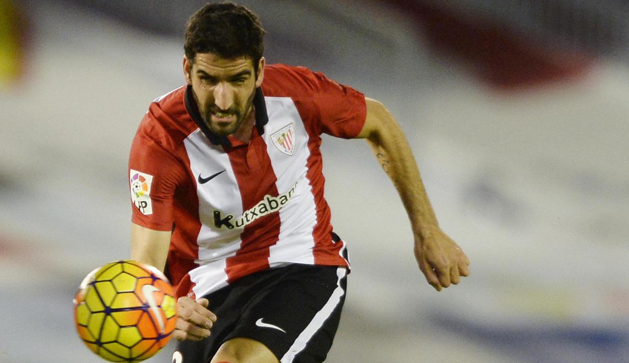Raul Garcia membawa Athletic Bilbao mengalahkan Sevilla 2-1 dengan satu golnya pada perempat final Liga Europa di Stadion Ramon Sanchez Pizjuan, (14/4/2016). (AFP/Miguel Riopa)