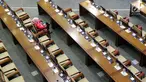Suasana paripurna ke-11 DPR RI tahun sidang 2019-2020 di Kompleks Parlemen, Jakarta, Kamis (26/9/2019). DPR bersama pemerintah yang diwakili Menhan, Ryamizard Ryacudu mengambil keputusan terkait RUU Pengelolaan Sumber Daya Nasional (PSDN) untuk Pertahanan Negara. (Liputan6.com/Helmi Fithriansyah)