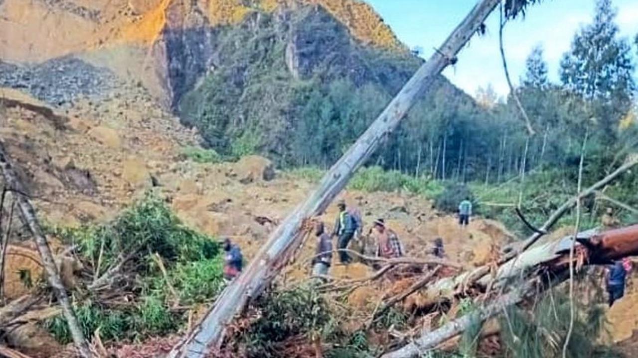 Seorang pejabat PBB menyebutkan bahwa, lebih dari 670 orang diyakini tewas setelah tanah longsor besar-besaran menyapu Papua Nugini. Foto: AFP / STR