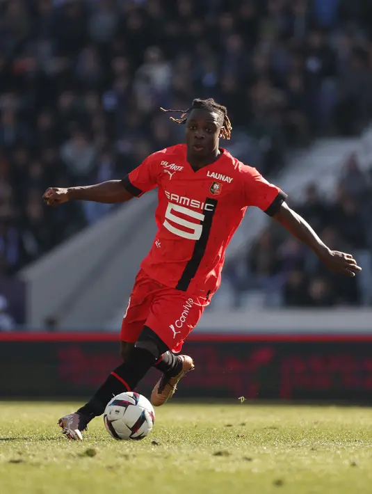 Menurut laporan jurnalis Santi Arouna, Man City bisa langsung meresmikan Doku di pekan ini. (JEAN-FRANCOIS MONIER / AFP)