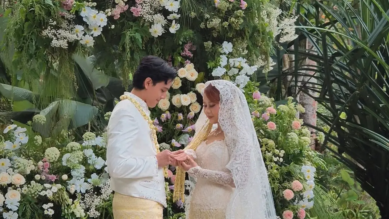 Sah! Nadin Amizah dan Faishal Tanjung Resmi Menikah, Kenakan Busana Pengantin Sulaman dan Kain Songket