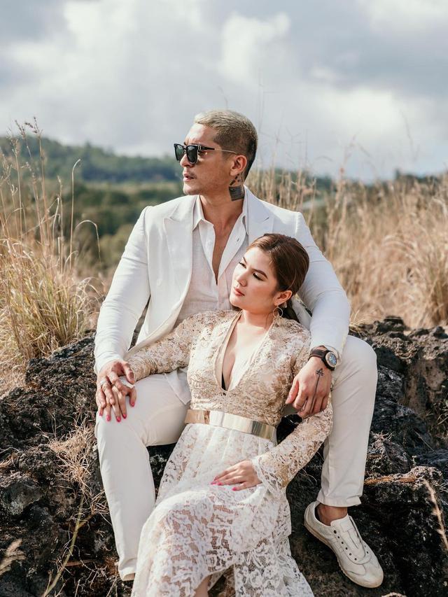 Miller Khan dan Farina Rebecca (Foto: Instagram/claus_schmidtt)