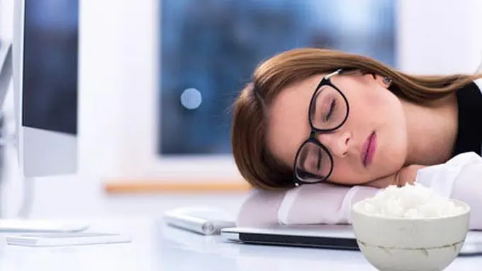 Makan Nasi Bisa Bikin Ngantuk, Mitos atau Fakta?