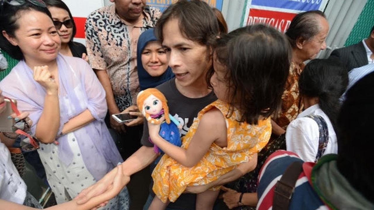 Beginilah momen pembebasan dua guru JIS di Cipinang