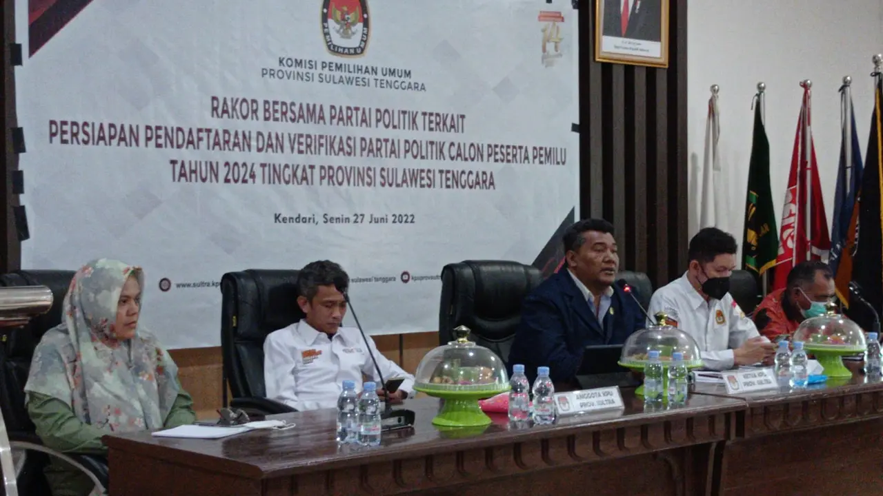 Persiapan verifikasi dan pendaftaran Parpol di KPU Sulawesi Tenggara menghadapi pemilu 2024.(Liputan6.com/Ahmad Akbar Fua)