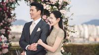 Intip tampilan serasi pengantin baru Hyun Bin dan Son Ye Jin di bandara untuk bulan madu ke Amerika.(Instagram/vast.ent).
