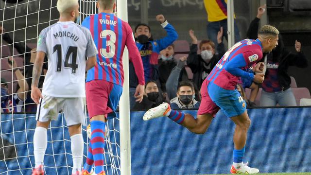 Ronald Araujo menyelamatkan Barcelona dari kekalahan di arena La Liga saat bersua Granada
