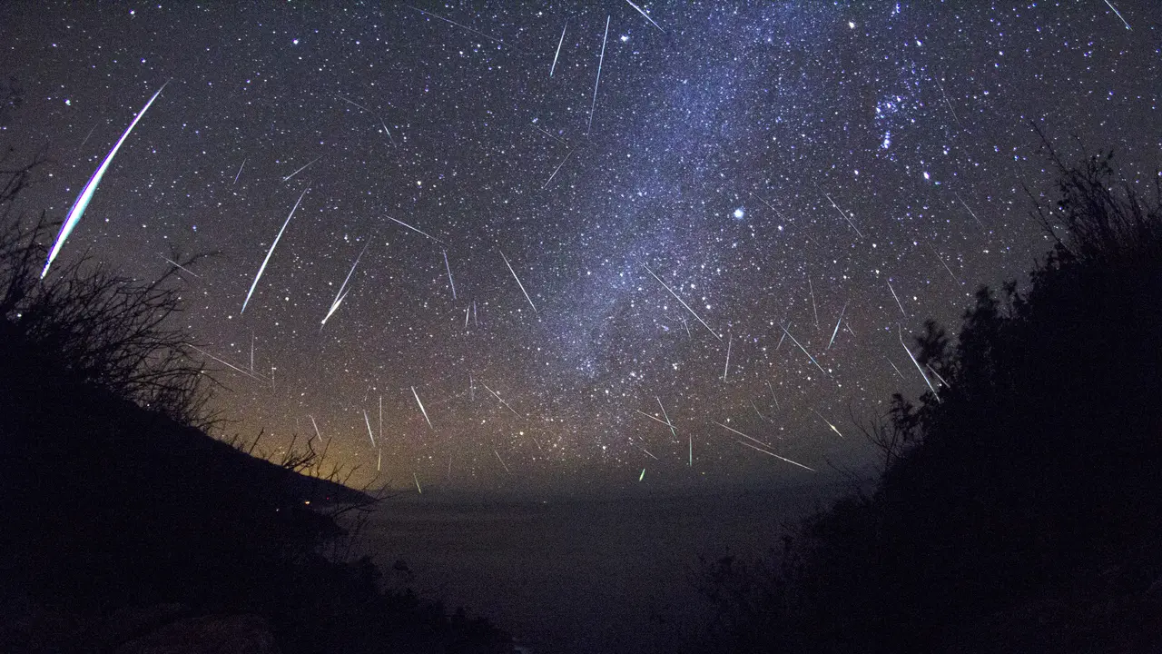 [Bintang] Menyaksikan Keindahan Hujan Meteor Orionid