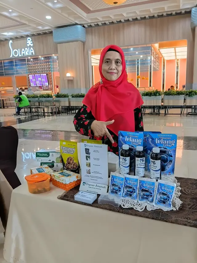 Sirup.Telang Sereh Jahe dan Telang Celup.produk.Dapoer.Amanah ikut serta.dalam.pameran rangkaian Hari.Jamu Nasional.yang diselenggarakan Dewan Jamu di.Slrman City Hall, Minggu.(10/5)