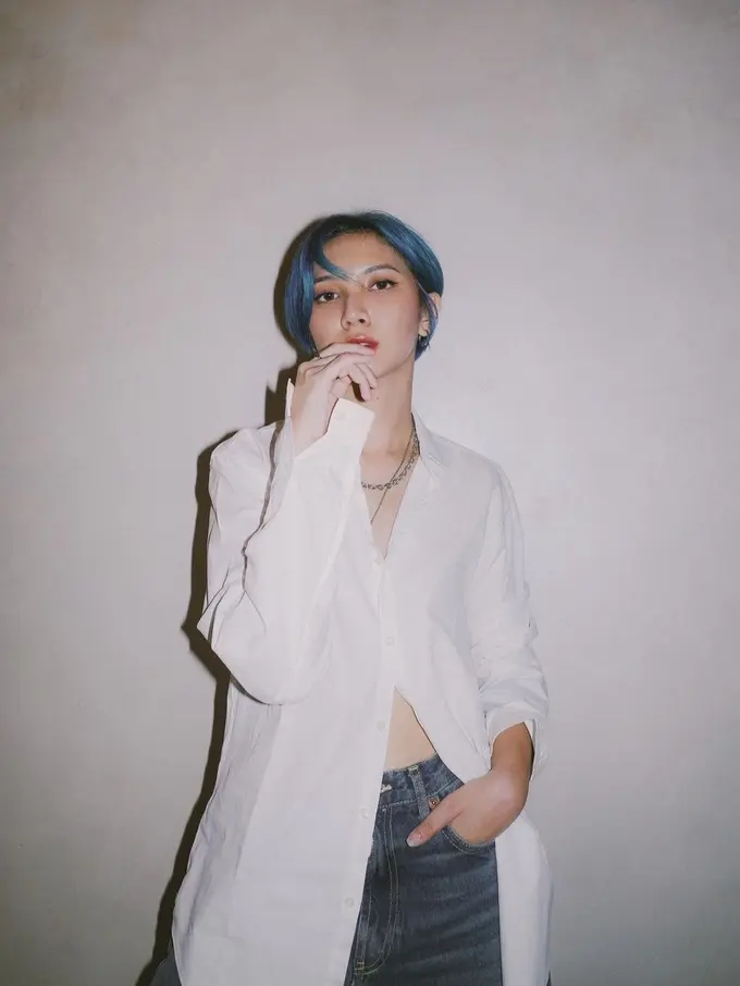 Sheula Dara sering memakai pakaian putih