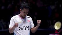 Pebulu tangkis tunggal putra Indonesia, Anthony Sinisuka Ginting merayakan kemenangan atas pebulu tangkis Denmark, Victor Axelsen pada laga perempat final All England 2024 di Utilita Arena Birmingham, Inggris, Jumat (15/03/2024). (AP Photo/PA/Bradley Collyer)