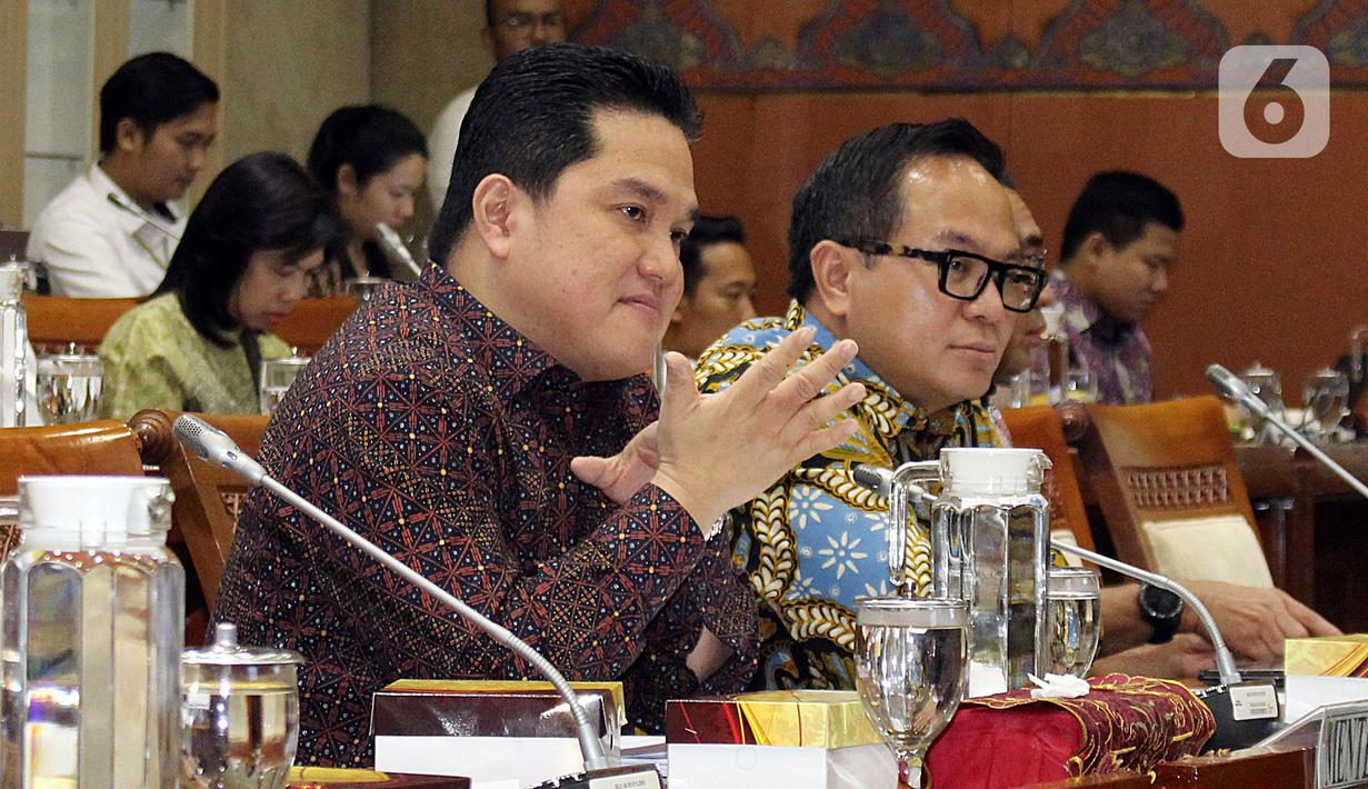Menteri BUMN, Erick Thohir (kiri) bersama Wakil Menteri BUMN Kartika Wirjoatmodjo mengikuti rapat dengan Komisi VI DPR di kompleks Parlemen, Jakarta, Senin (2/12/2019). Rapat membahas Penyertaan Modal Negara (PMN) pada Badan Usaha Milik Negera tahun anggaran 2019 dan 2020. (Liputan6.com/Johan Tallo)