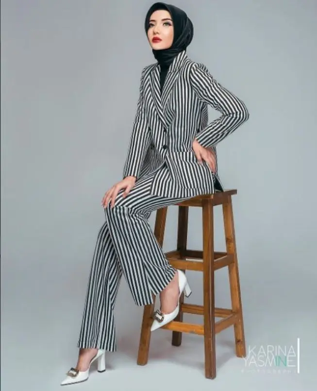Zaskia Sungkar menjadi model untuk desain bajunya sendiri (Foto: Instagram)