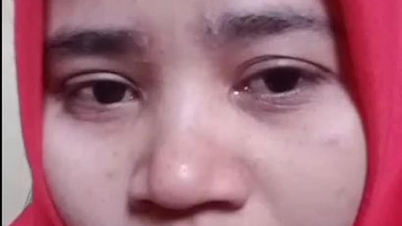 "Jadi Aas berangkat ke Saudi pada Ramadan kemarin dengan diimingi gaji besar dan enak pekerjaannya, pakai visa turis," kata Mukti Ali, perwakilan keluarga Aas di Cabangbungin, Kabupaten Bekasi, Rabu (26/7).