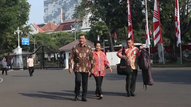 Luhut Binsar Pandjaitan dan istri di Istana Kepresidenan