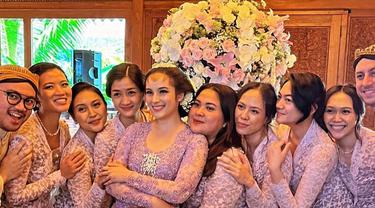8 Potret Cantik Chelsea Islan Berbalut Kebaya Lilac di Acara Siraman