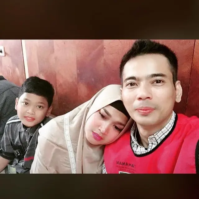 Bebas dari Penjara, Ini 6 Momen Manis Aris Idol dan Sang Istri