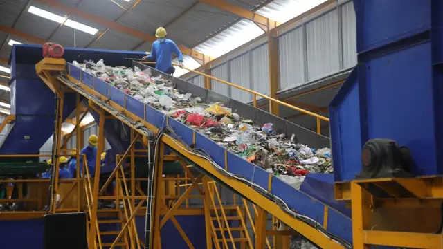 Menteri Koordinator Bidang Kemaritiman dan Investasi (Menko Marves) Luhut Binsar Pandjaitan meresmikan Tempat Pengolahan Sampah Terpadu Jimbaran, Kabupaten Badung, Bali. (Dok Kemenko Marves)