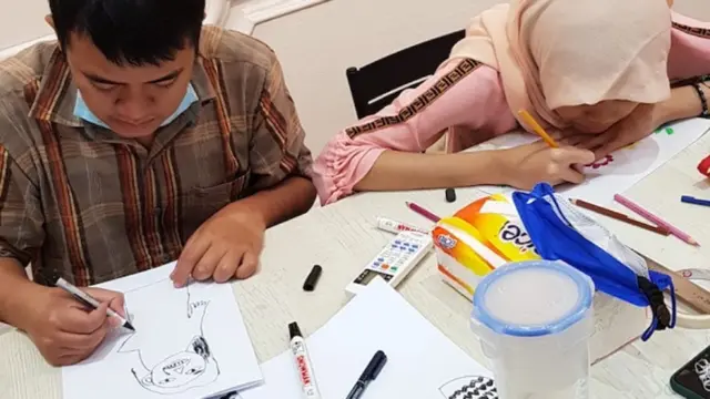 Angkasa dkk sempat mengadakan sesi live-portrait di Djournal Coffee Paris Van Java, Bandung pada 30 Maret 2024.