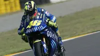 Valentino Rossi mengendarai motor Yamaha pertama di MotoGP (Istimewa)