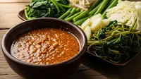 Cara Membuat Bumbu Pecel Wangi Daun Jeruk dan Kencur ala Pecel Madiun