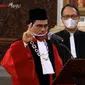 Presiden Joko Widodo atau Jokowi menyaksikan sumpah jabatan Manahan Sitompul sebagai Hakim Konstitusi di Istana Negara Jakarta, Kamis (30/4/2020).