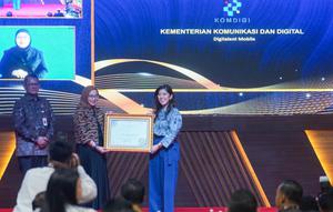 Menteri Komunikasi dan Digital Meutya Hafid meraih penghargaan Outstanding Public Service Innovations (OPSI) KIPP Tahun 2025 dari Kementerian Pendayagunaan Aparatur Negara dan Reformasi Birokrasi (KemenPANRB). (Foto: Istimewa).