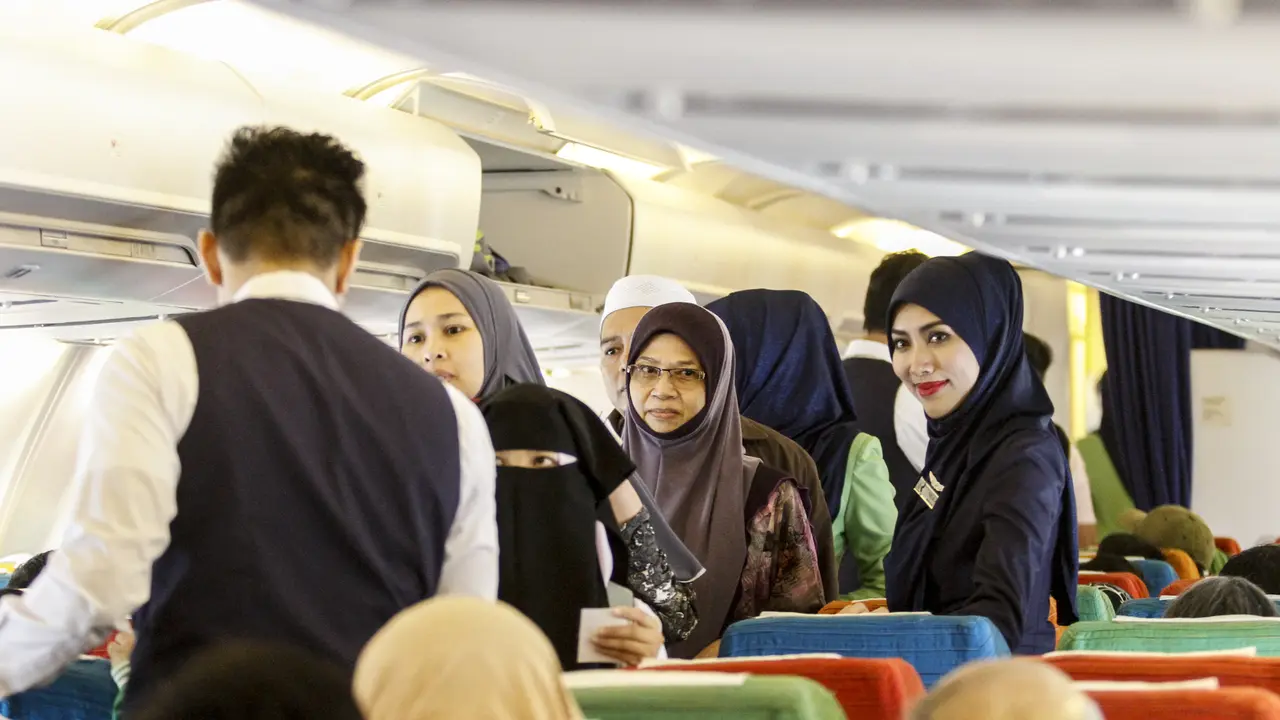 Pramugari Rayani Air diwajibkan berhijab