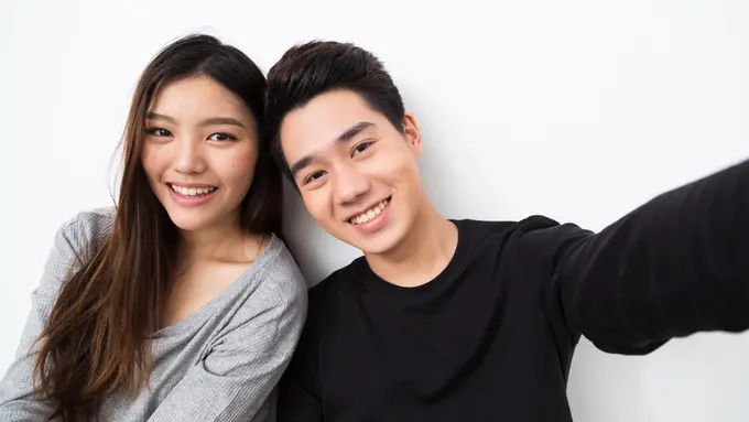 couple bahagia romantis