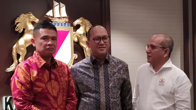 Seremoni Penyerahan Kartu Tanda Anggota (KTA) Kadin Indonesia kepada Pelindo I, di Menara Kadin, Jakarta, Selasa, (18/2/2020).