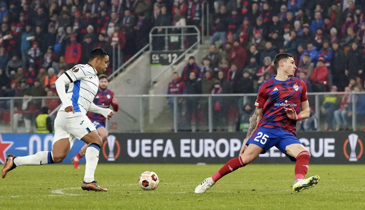 Atalanta tampil sebagai juara grup karena unggul tiga poin dengan Sporting dan memastikan lolos secara otomatis ke babak 16 besar. (MACIEK SKOWRONEK/AFP)