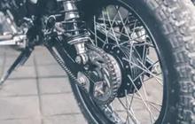 Keselamatan berkendara terancam jika rantai motor terlalu kencang.