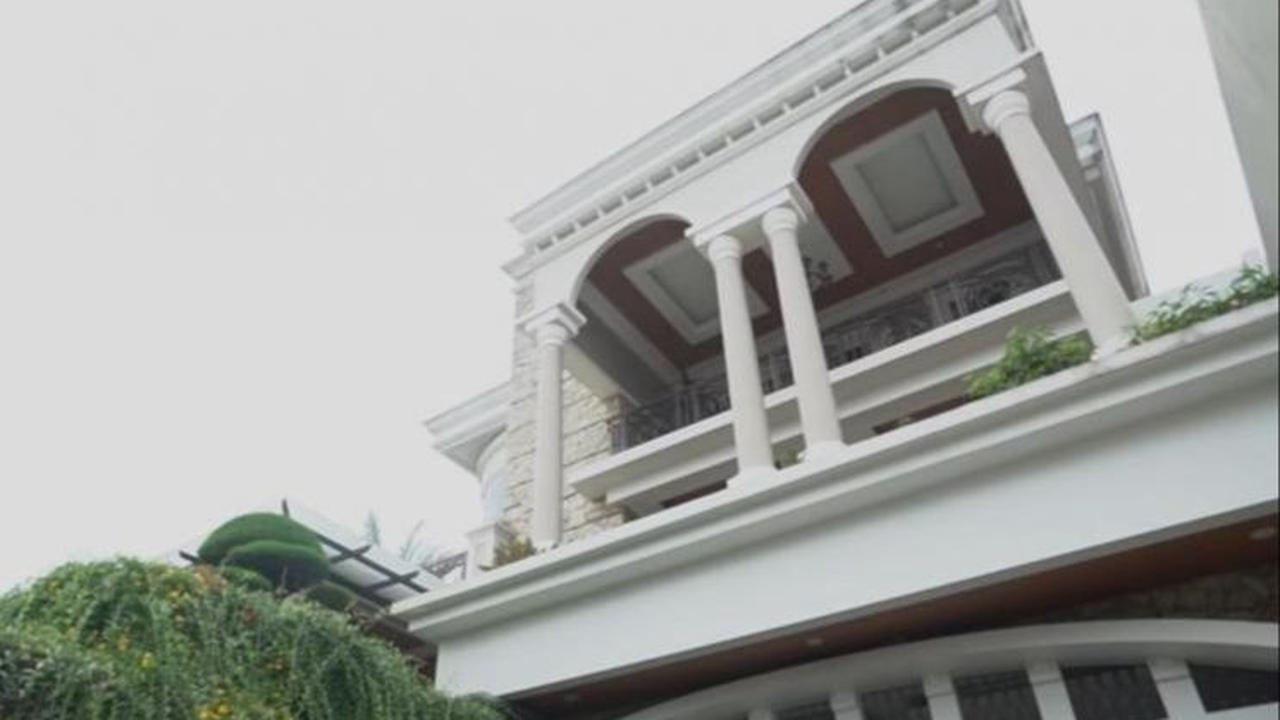 <b><i>Rumah Mewah</i></b>