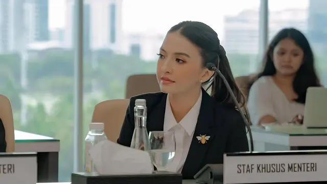 Sedang Demam, Raline Shah Tangkis Wajah Pucat dengan Makeup Fresh Saat Pelantikan Jadi Staf Khusus Komdigi