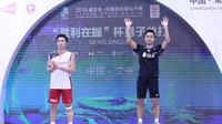 Tunggal putra Indonesia, Anthony Sinisuka Ginting (kanan), menjuarai China Terbuka 2018, Minggu (23/9/2018). (PBSI)