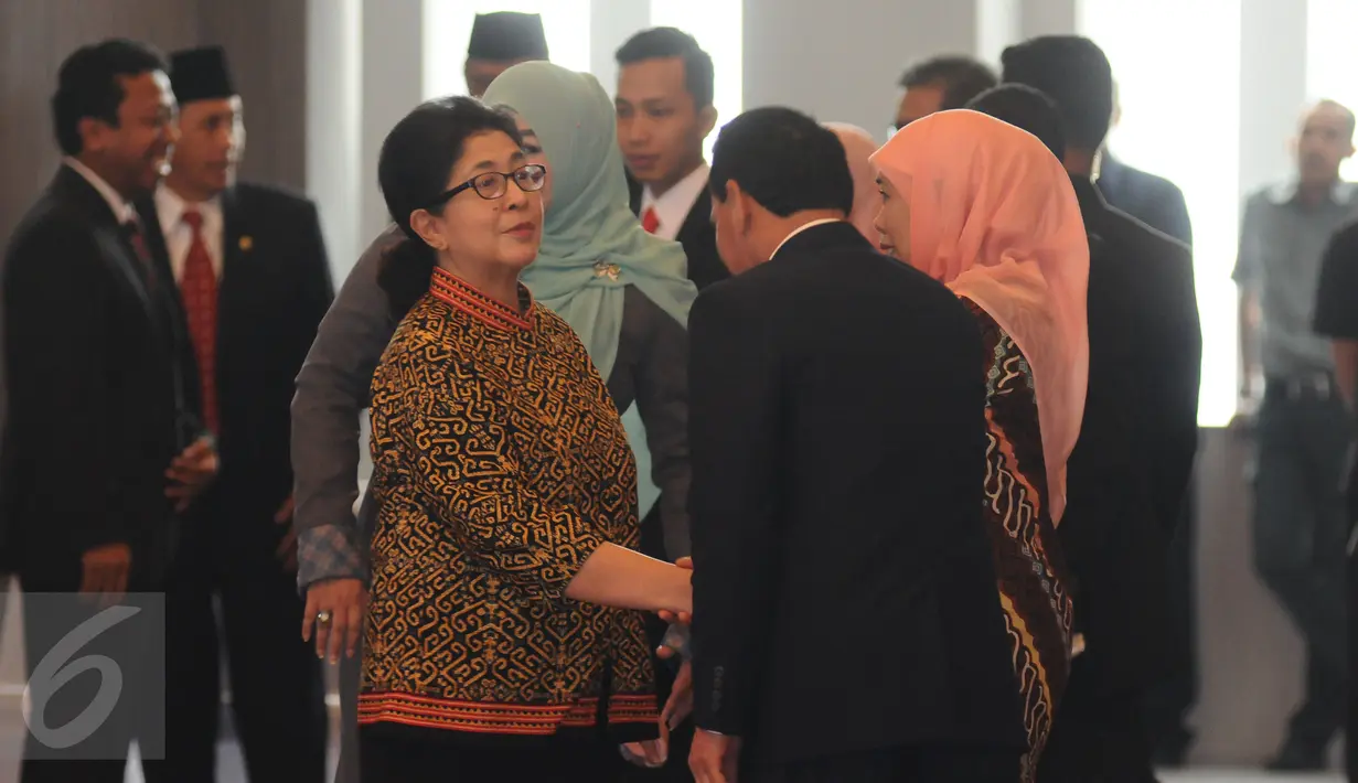 Menteri Kesehatan, Nila Djuwita F Moeloek saat menghadiri upacara pengucapan sumpah jabatan Ketua dan Wakil Ketua BPK di Gedung MA, Jakarta, Rabu (26/4). (Liputan6.com/Helmi Fithriansyah)