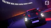 Tampilan mobil model terbaru MINI John Cooper Works (JCW) dipamerkan saat peluncuran di Jakarta, Jumat (23/5/2025). (Liputan6.com/Herman Zakharia)