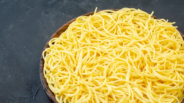 Rahasia Menghilangkan Rasa Kapur di Mi Kuning yang Jarang Diketahui